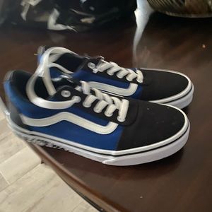 Size 4 boys . Worn once . Washed to loosen back